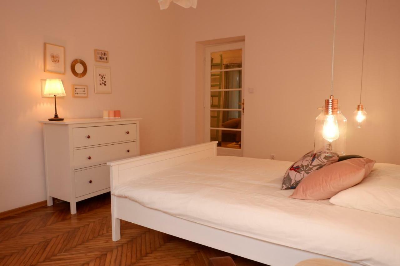 Singer Apartment Old Town Краков Экстерьер фото